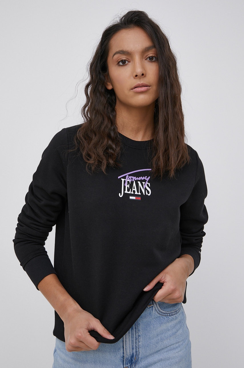 

Суичър Tommy Jeans дамски в черно с принт, Черен