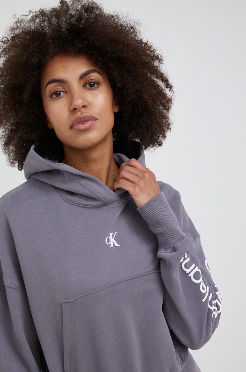 

Памучен суичър Calvin Klein Jeans дамски в сиво с принт, Сив