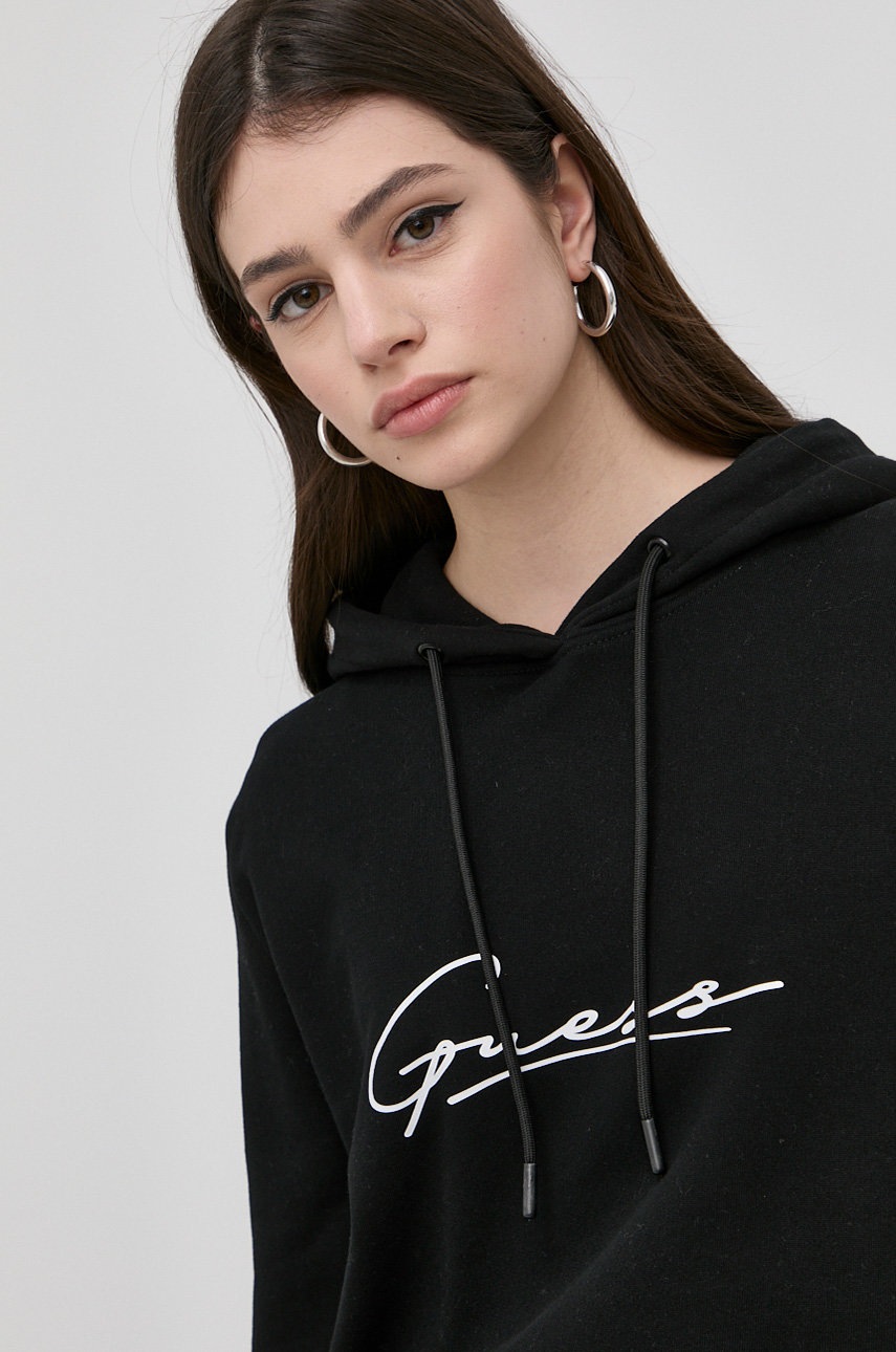 

Памучен суичър Guess дамски в черно с принт, Черен