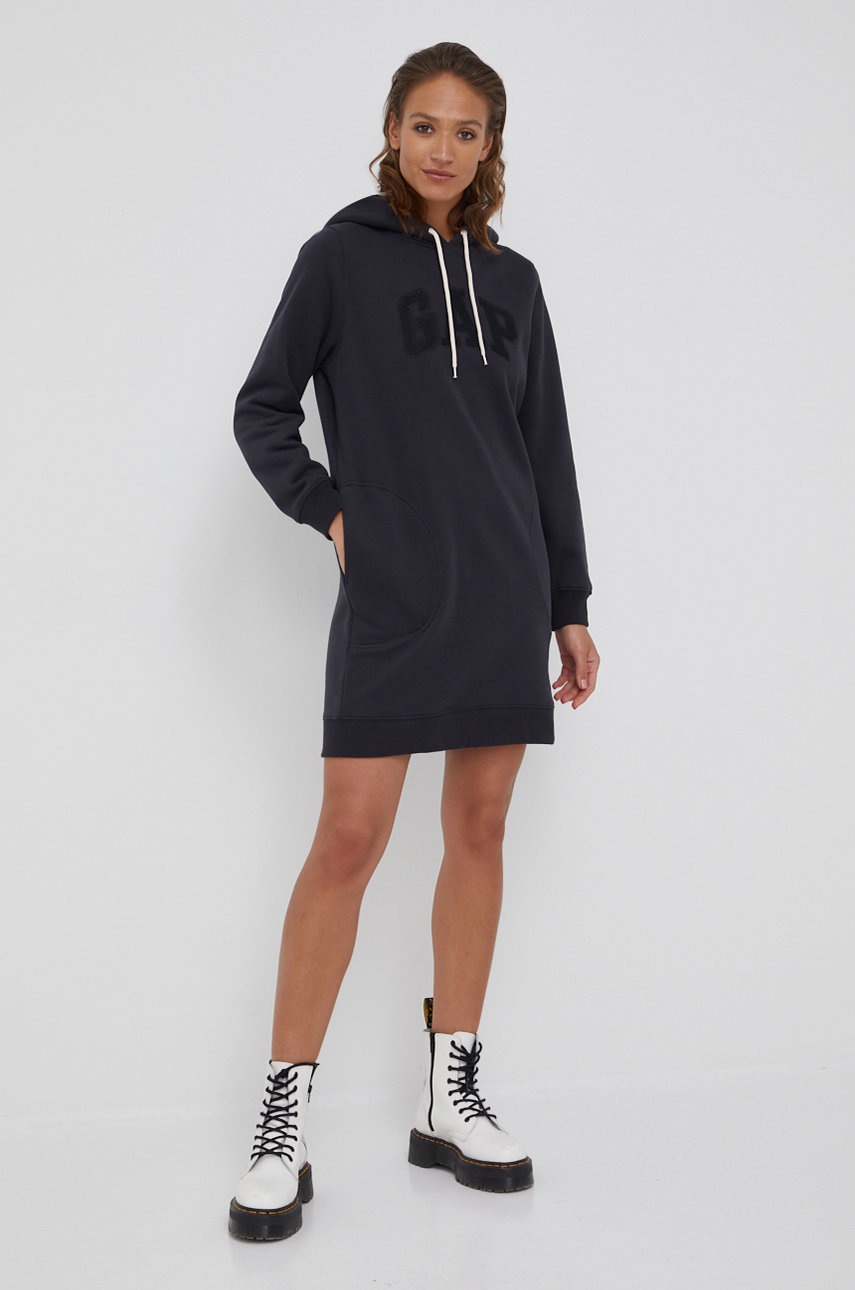 

Рокля GAP в черно къс модел със стандартна кройка, Черен