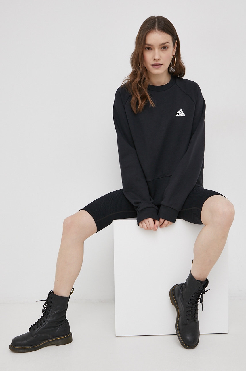 

Кофта adidas HA6622 жіноча колір чорний гладка