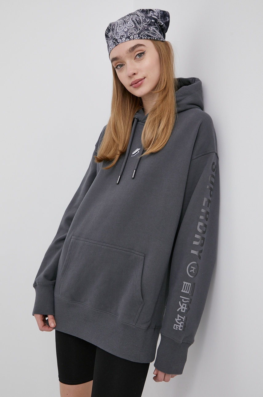 

Памучен суичър Superdry дамска в сиво с принт, Сив