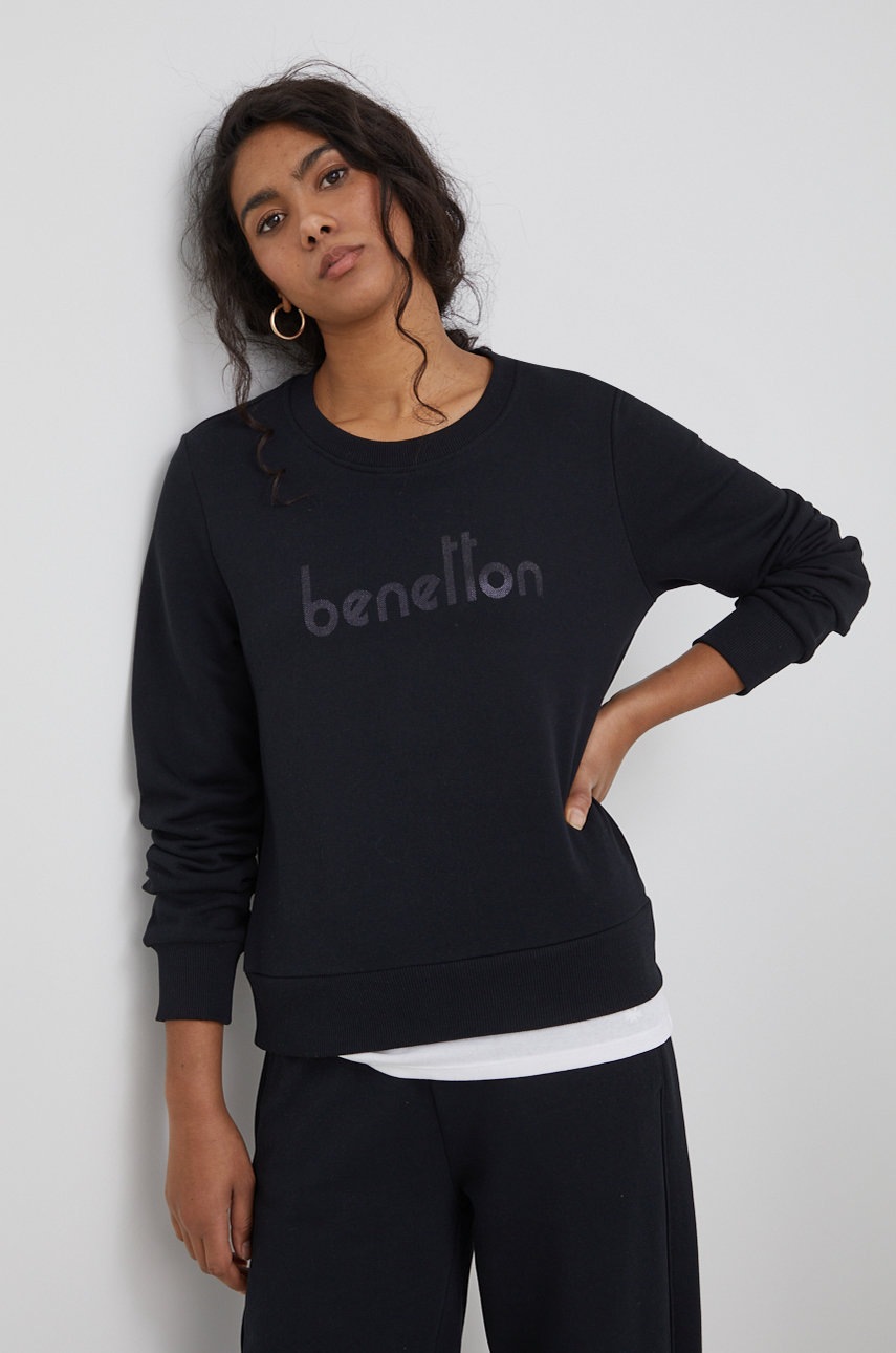 

Памучен суичър United Colors of Benetton дамски в черно с принт, Черен