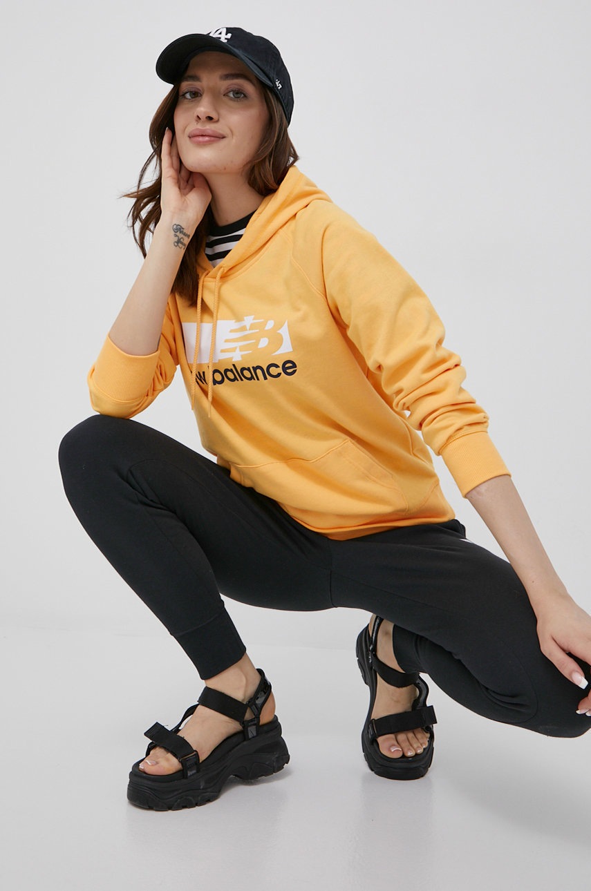 

Суичър New Balance WT13802VAC дамска в оранжево с принт, Оранжев