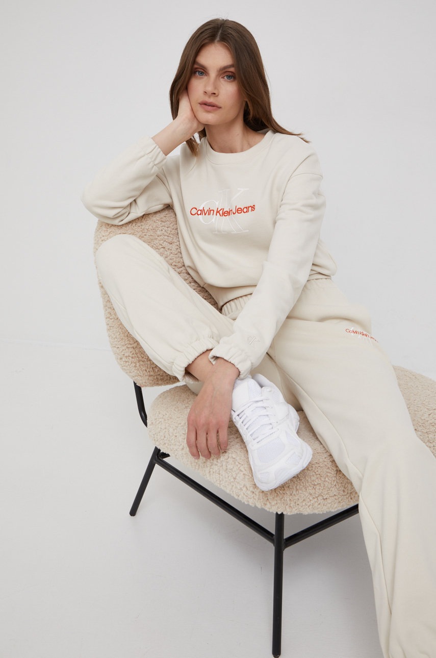 

Памучен суичър Calvin Klein Jeans в бежово с апликация, Бежов