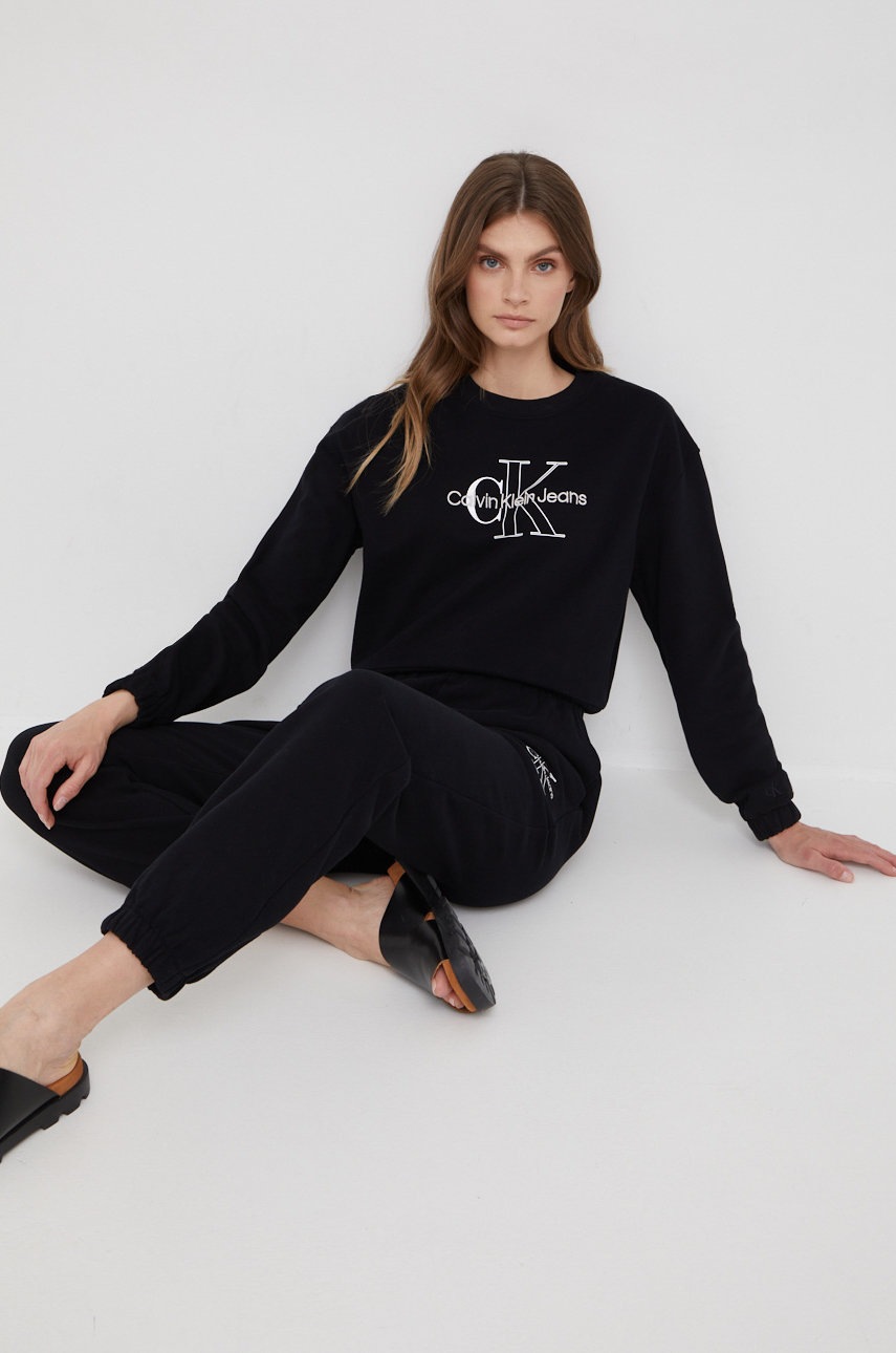 

Памучен суичър Calvin Klein Jeans в черно с апликация, Черен