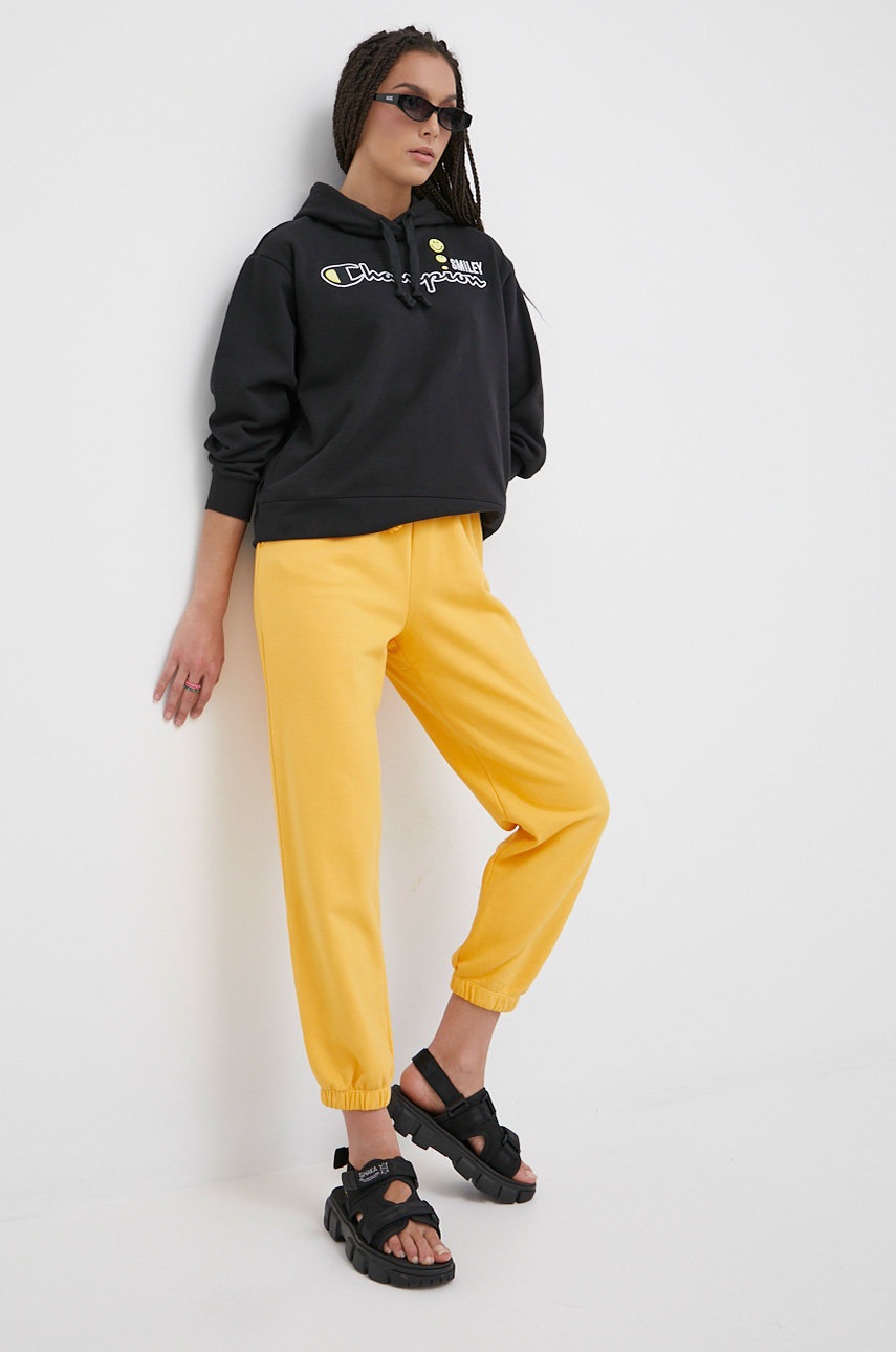 

Кофта Champion Champion X Smiley 115933 женская цвет чёрный с аппликацией