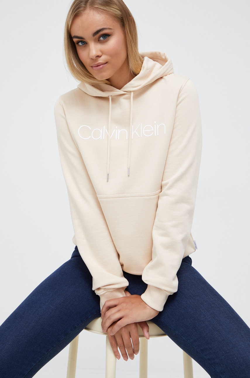 

Памучен суичър Calvin Klein в бежово с качулка с принт, Бежов