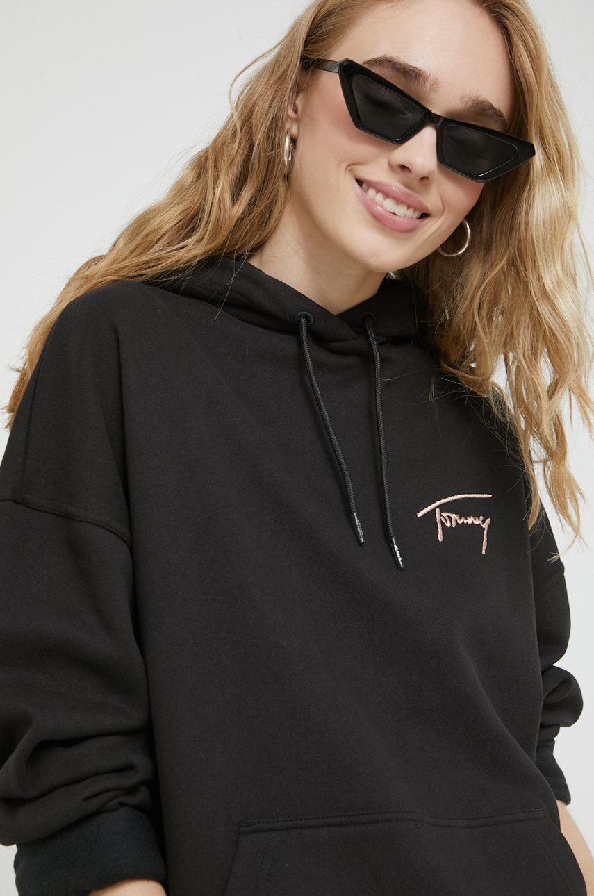 

Суичър Tommy Jeans в черно с апликация, Черен