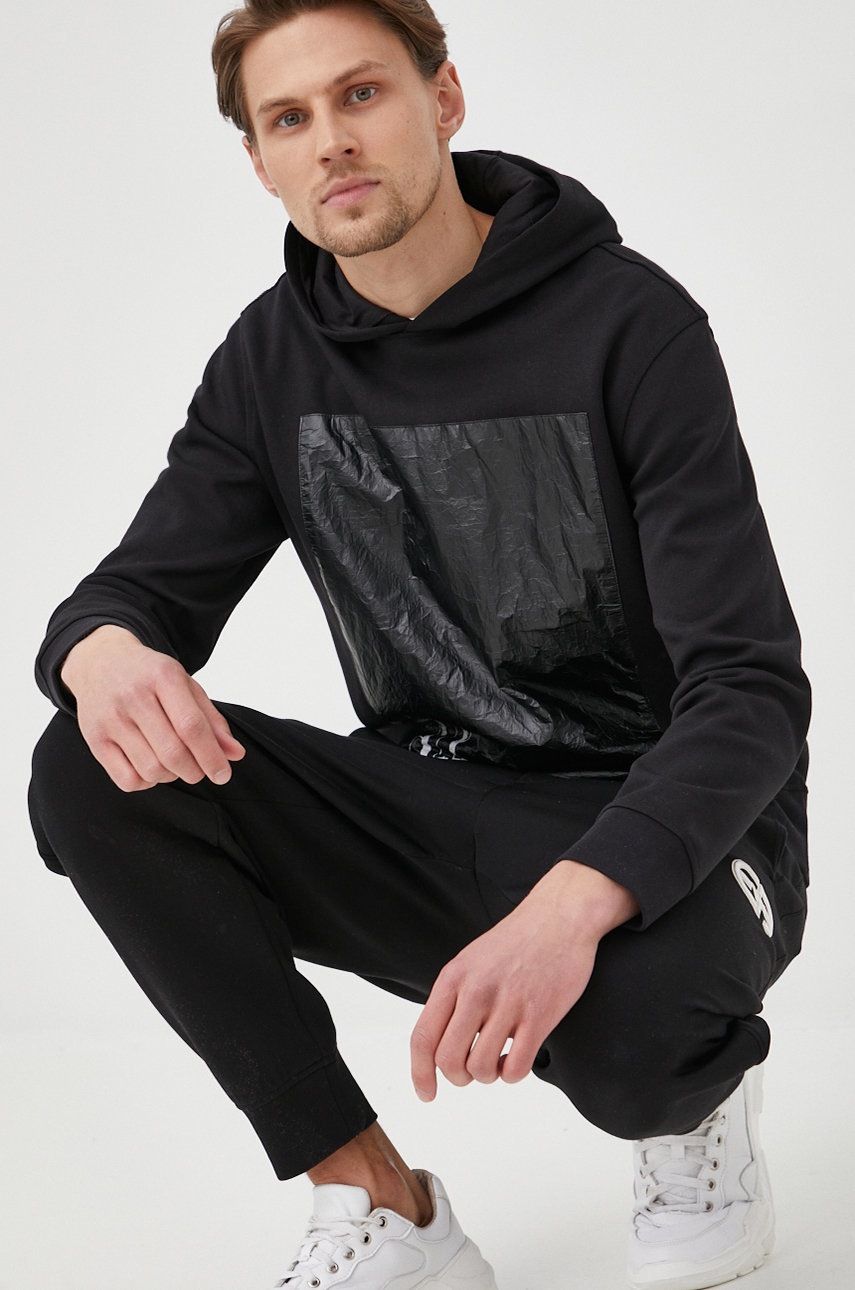 

Суичър Armani Exchange мъжка в черно с апликация, Черен