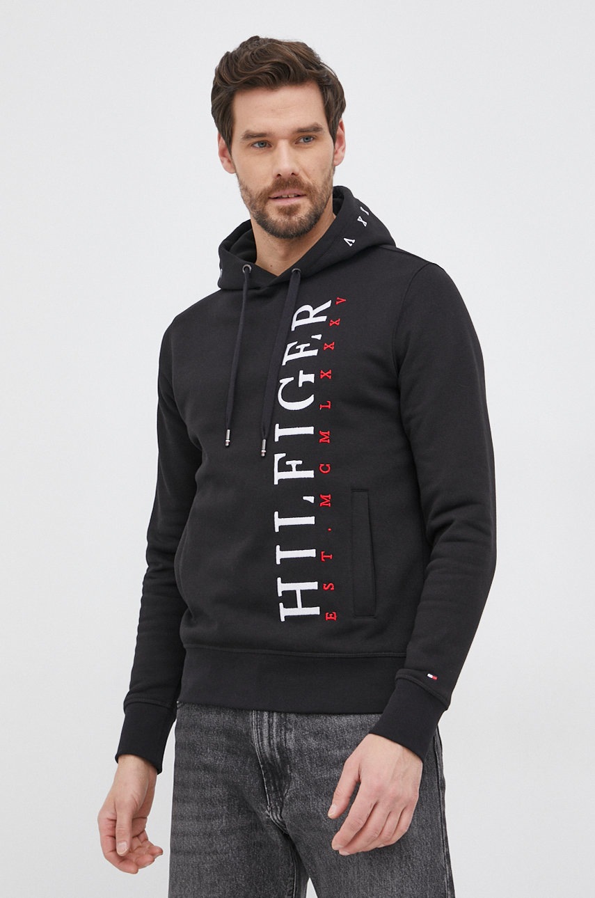 

Суичър Tommy Hilfiger мъжки в черно с апликация, Черен