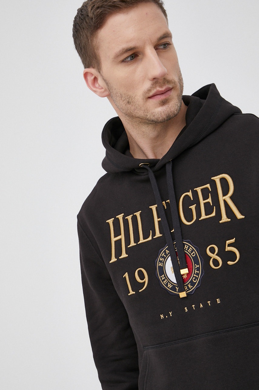 

Суичър Tommy Hilfiger мъжки в черно с апликация, Черен