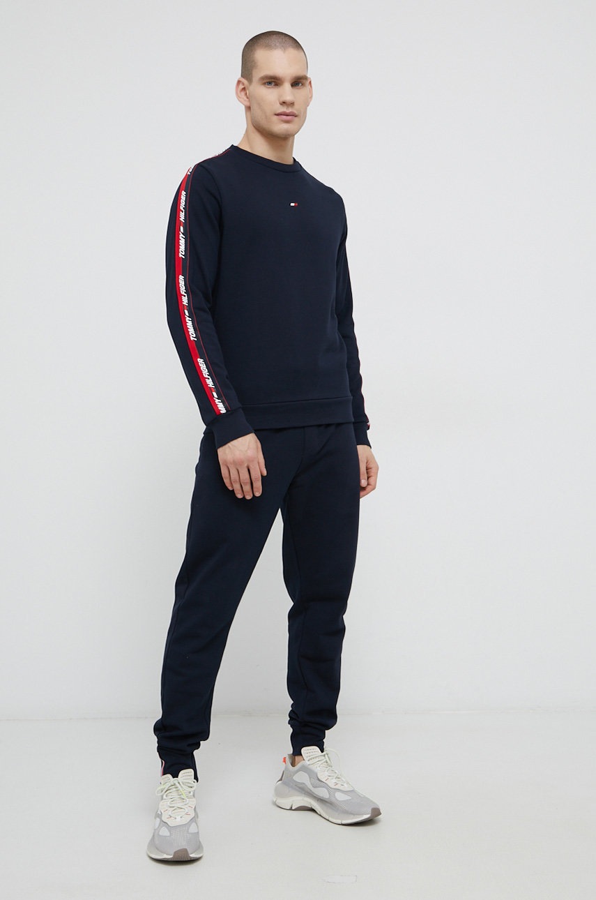 

Хлопковая кофта Tommy Hilfiger мужская цвет синий с аппликацией