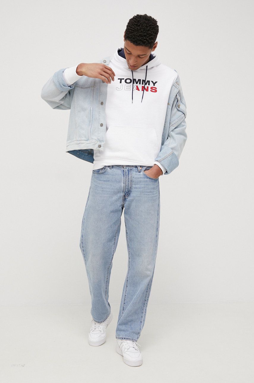 Tommy Jeans hanorac de bumbac barbati, culoarea alb, cu imprimeu ANSWEAR