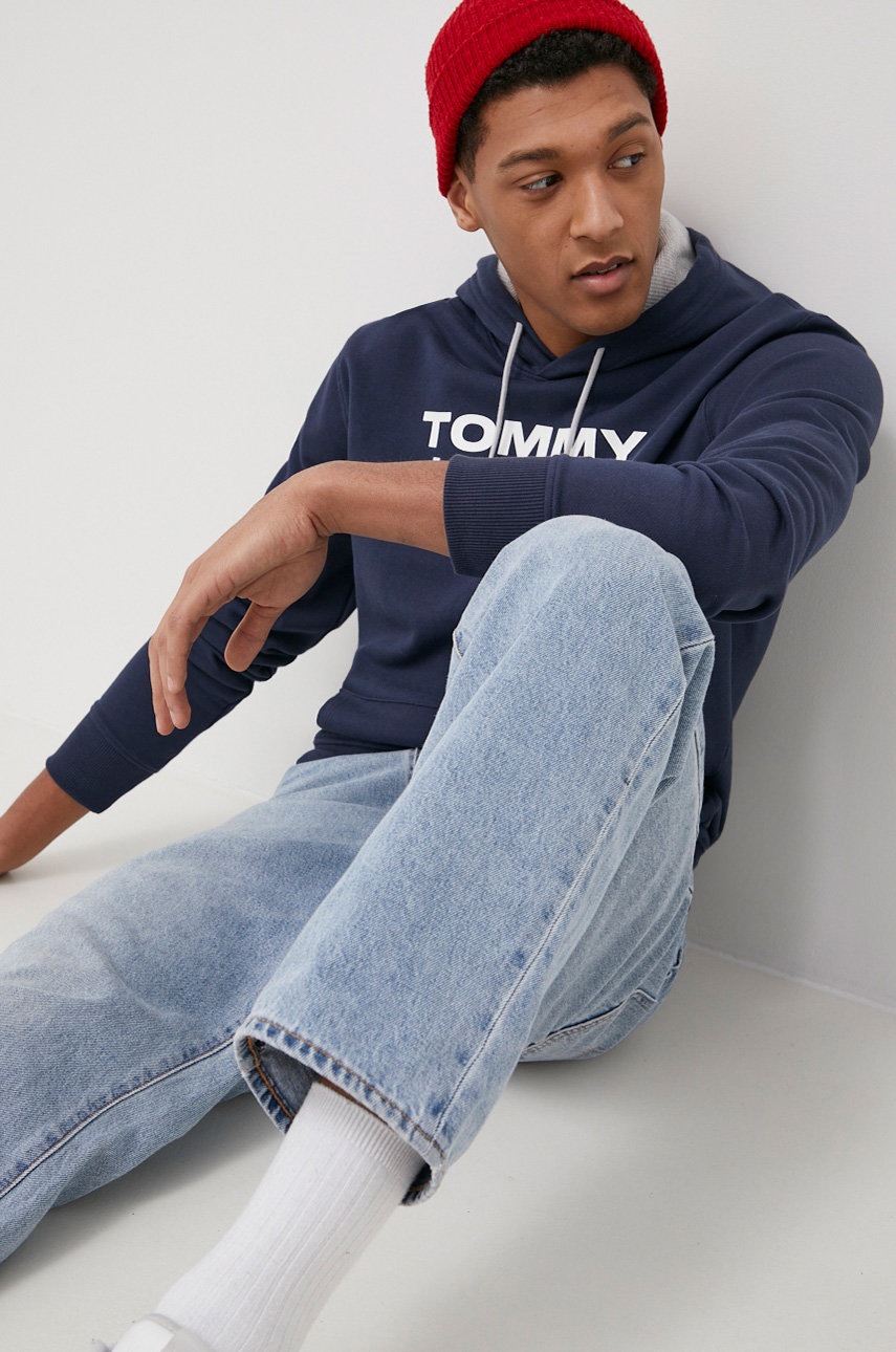 

Памучен суичър Tommy Jeans мъжки в тъмносиньо с принт, Тъмносин