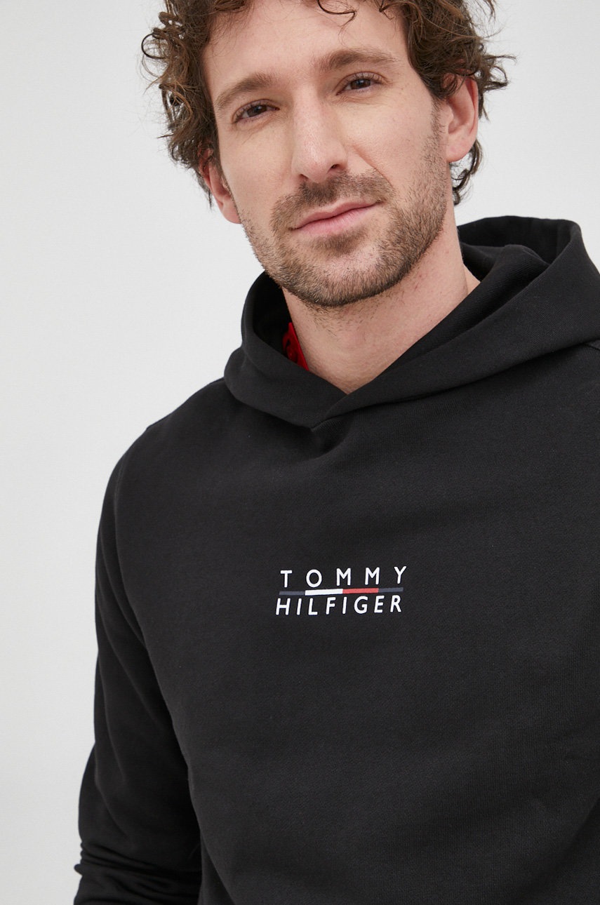 

Хлопковая кофта Tommy Hilfiger мужская цвет чёрный с принтом