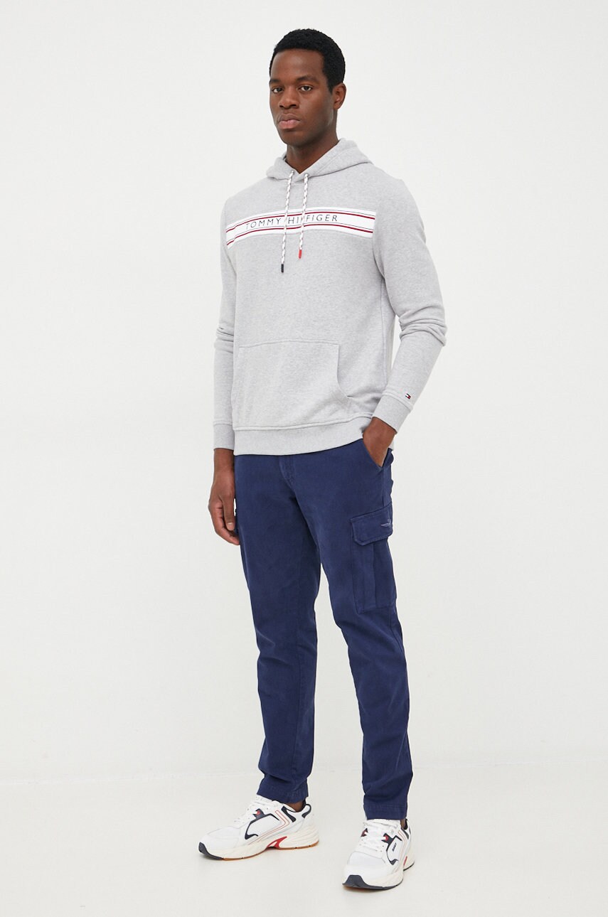 

Кофта Tommy Hilfiger чоловіча колір сірий з аплікацією