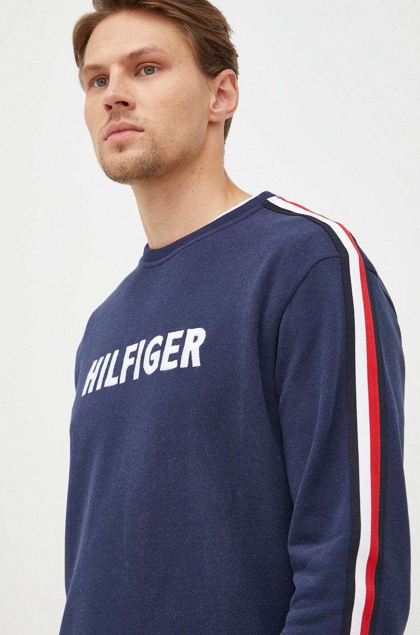 

Суичър Tommy Hilfiger в тъмносиньо с апликация, Тъмносин