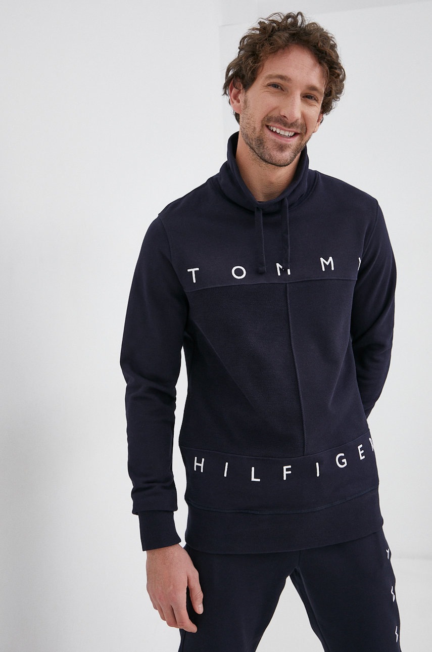 

Памучен суичър Tommy Hilfiger мъжки в тъмносиньо с апликация, Тъмносин