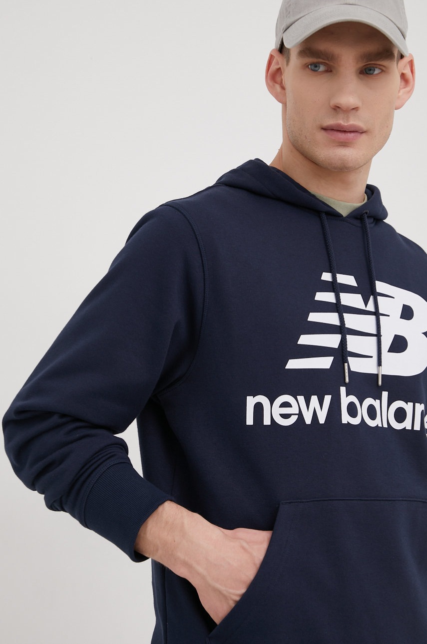 

Суичър New Balance MT03558ECL в тъмносиньо с принт, Тъмносин