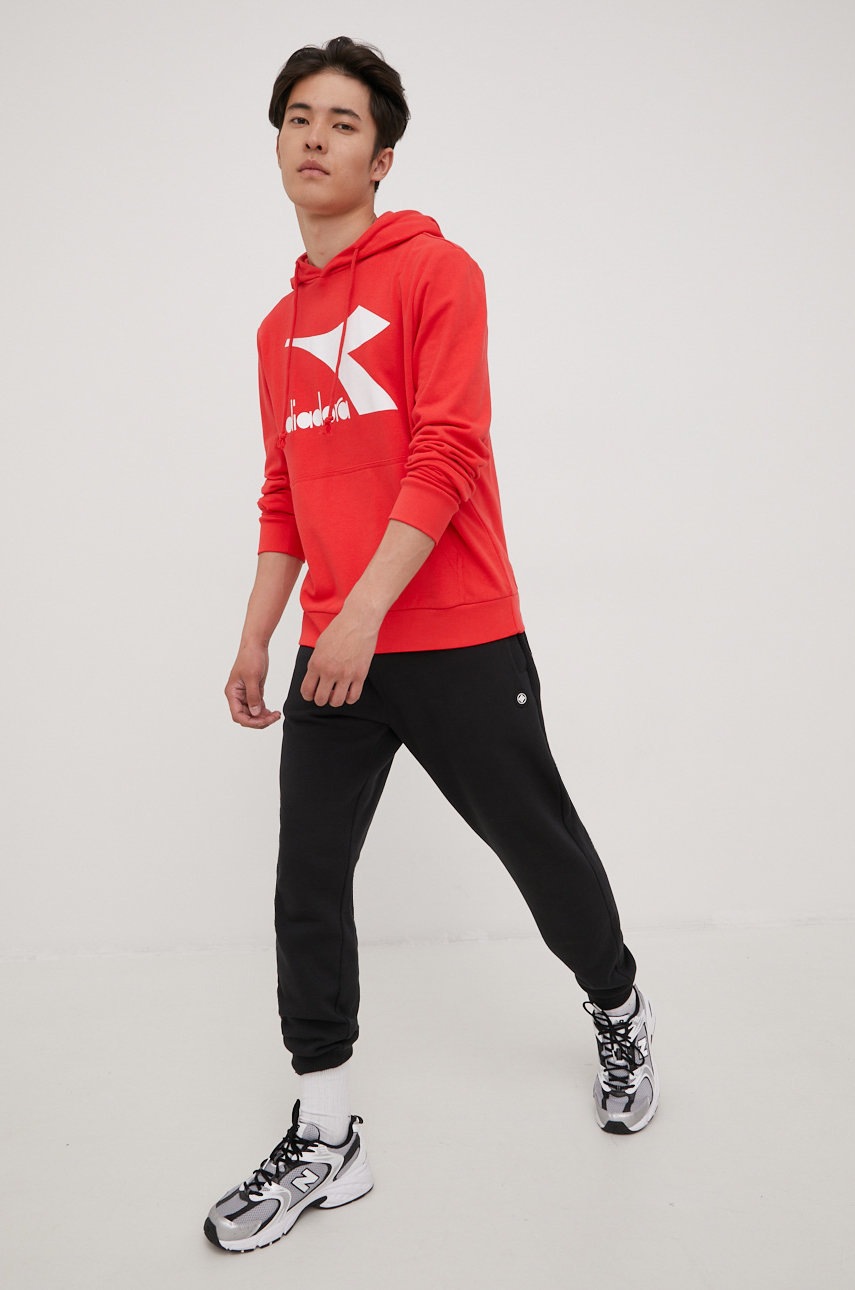 

Кофта Diadora мужская цвет красный с принтом