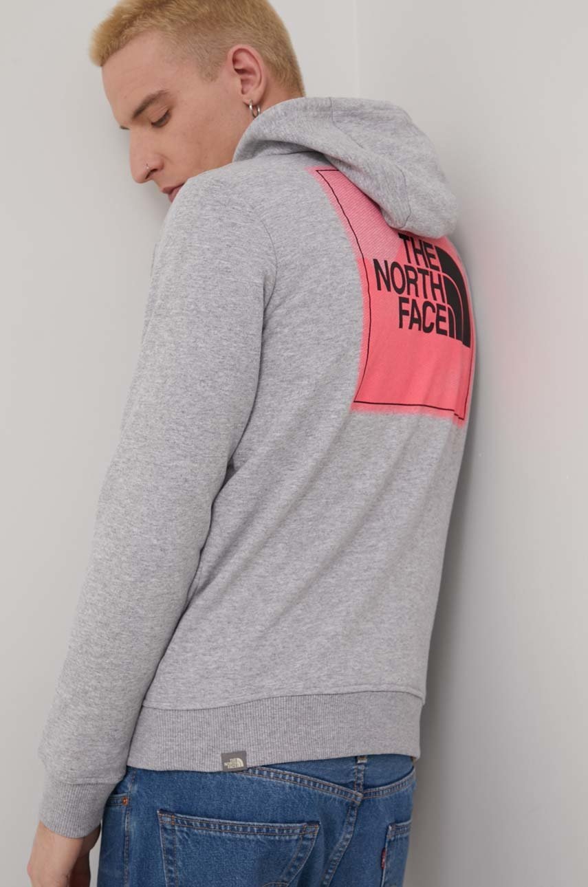 

Суичър The North Face мъжка в сиво меланж на, Сив