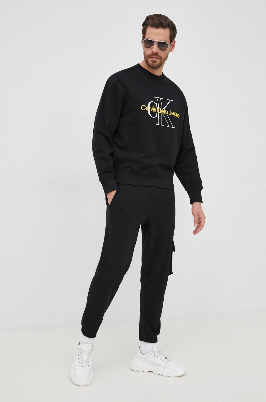 

Памучен суичър Calvin Klein Jeans в черно с апликация, Черен