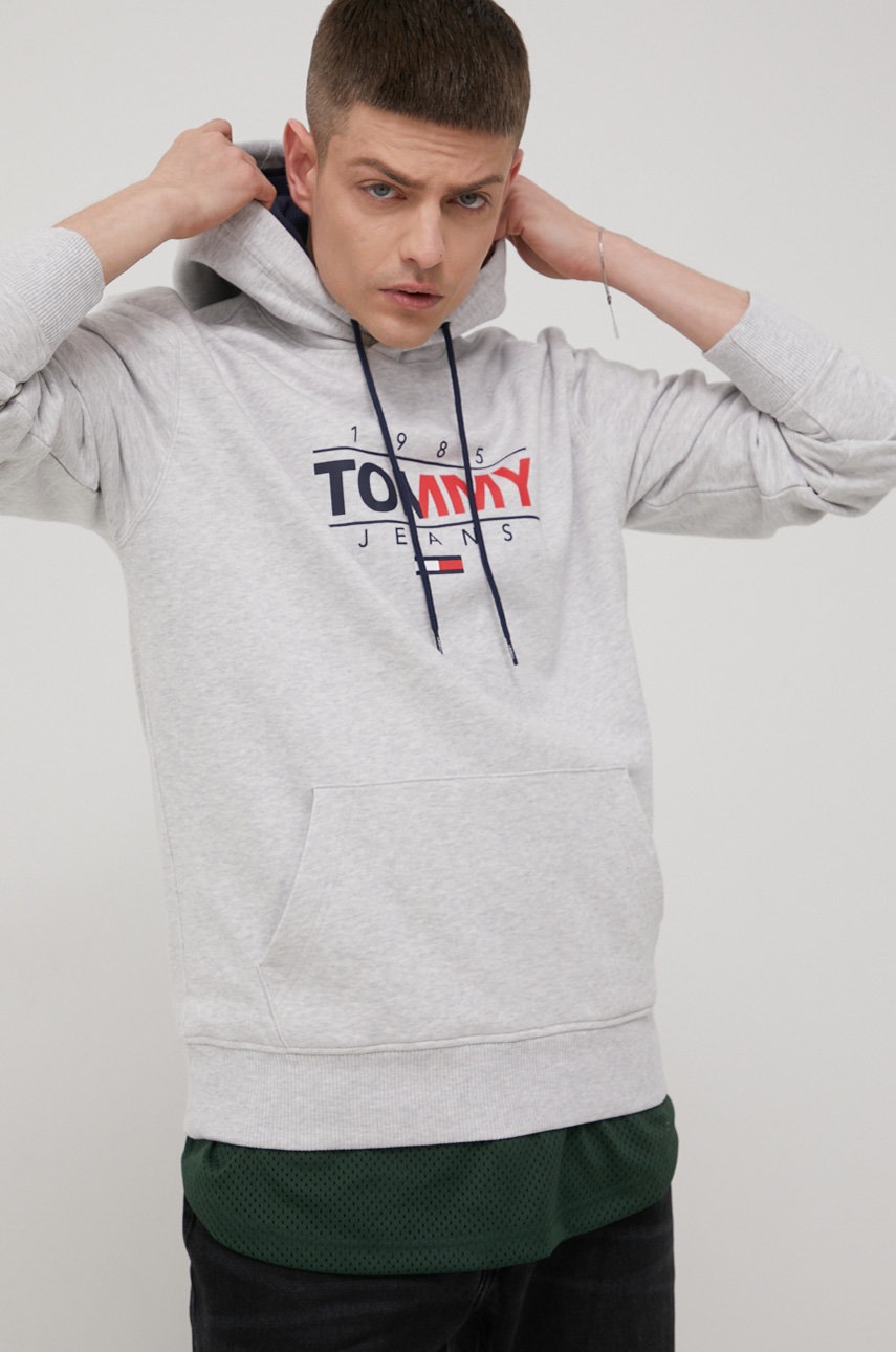

Памучен суичър Tommy Jeans мъжка в сиво меланж на, Сив