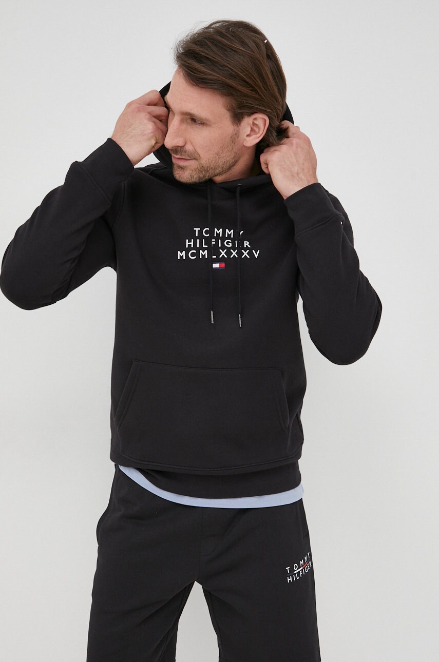 

Суичър Tommy Hilfiger в черно с принт, Черен