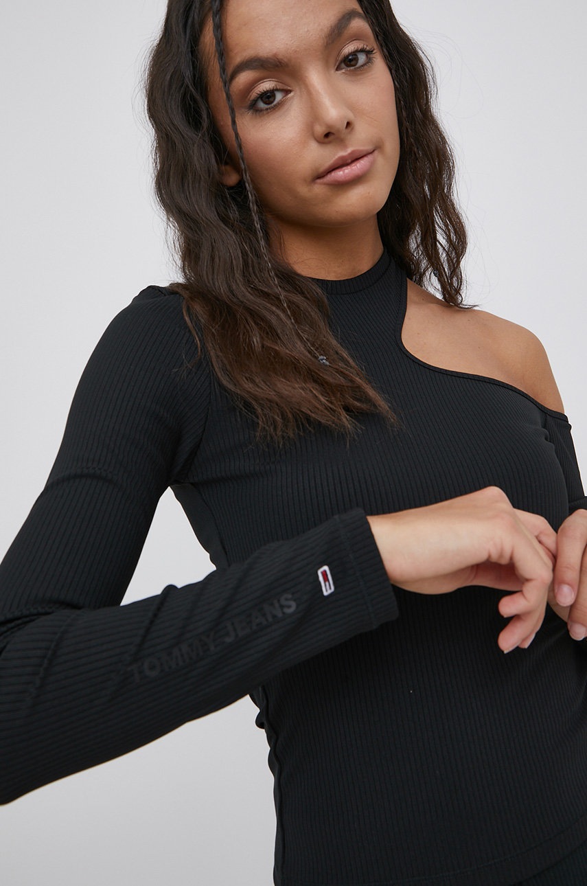 

Блуза с дълги ръкави Tommy Jeans дамска в черно с голи рамене, Черен