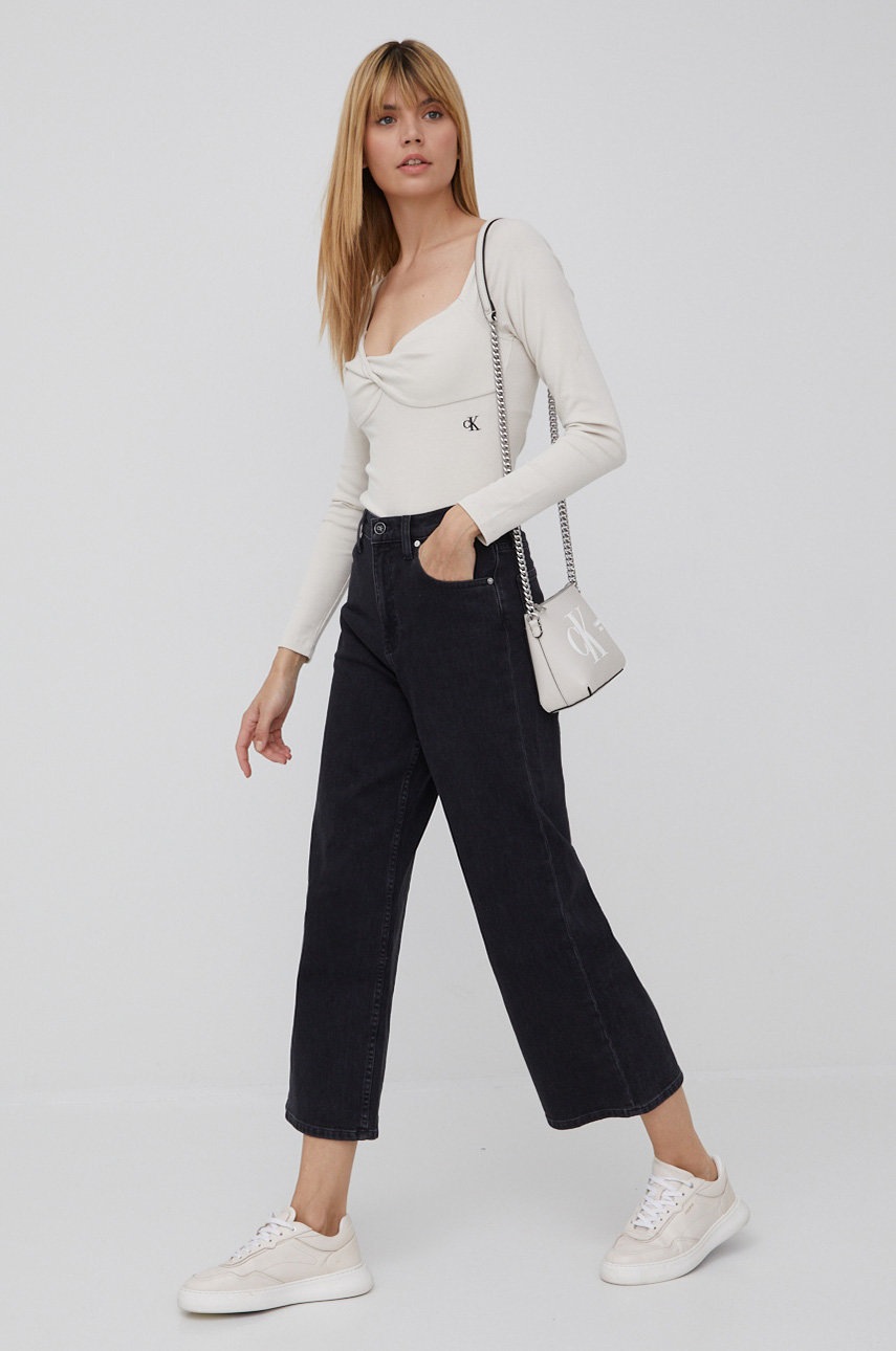 

Блуза с дълги ръкави Calvin Klein Jeans дамски в бежово, Бежов
