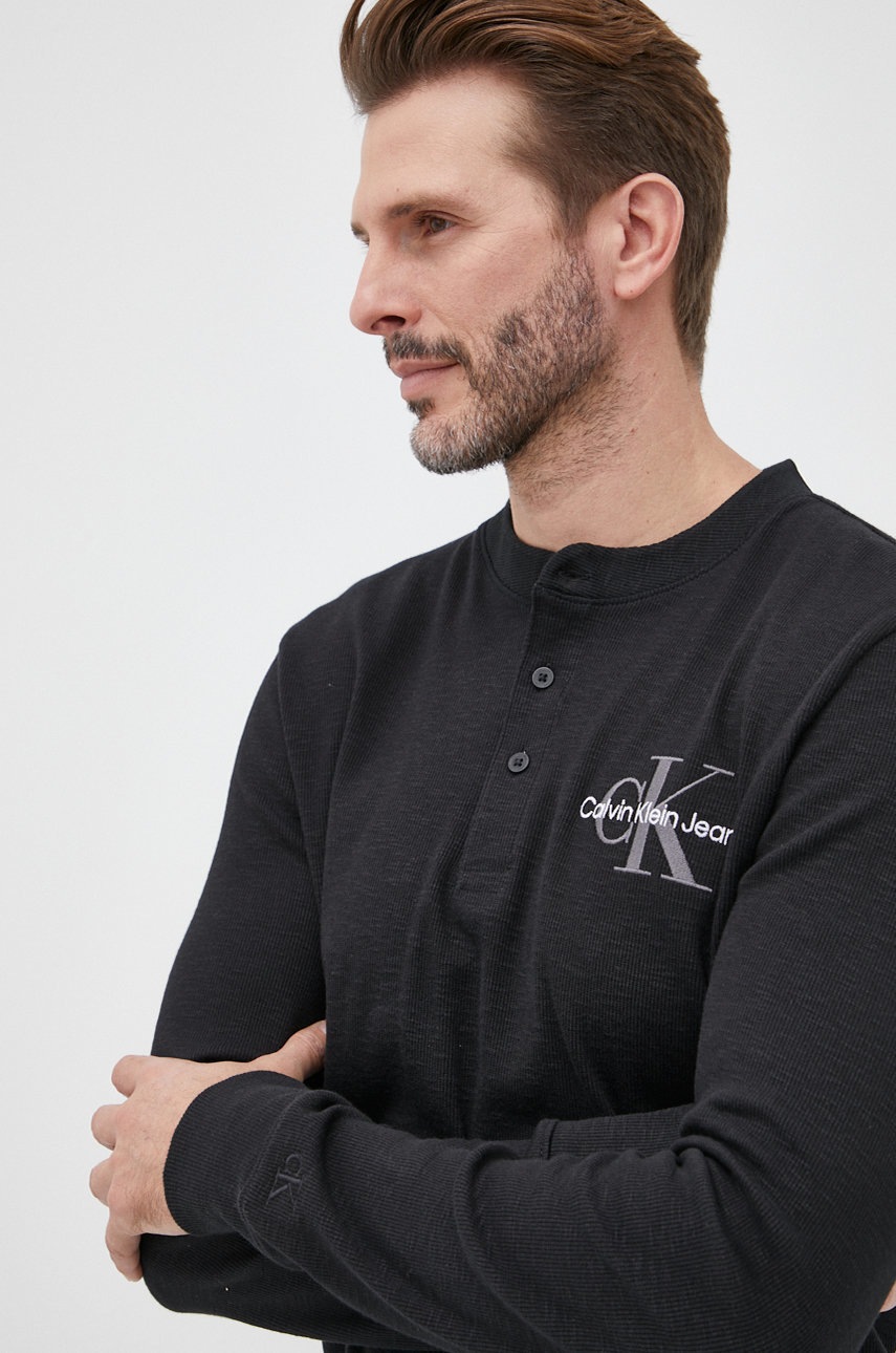 

Блуза с дълги ръкави Calvin Klein Jeans мъжки в черно с апликация, Черен