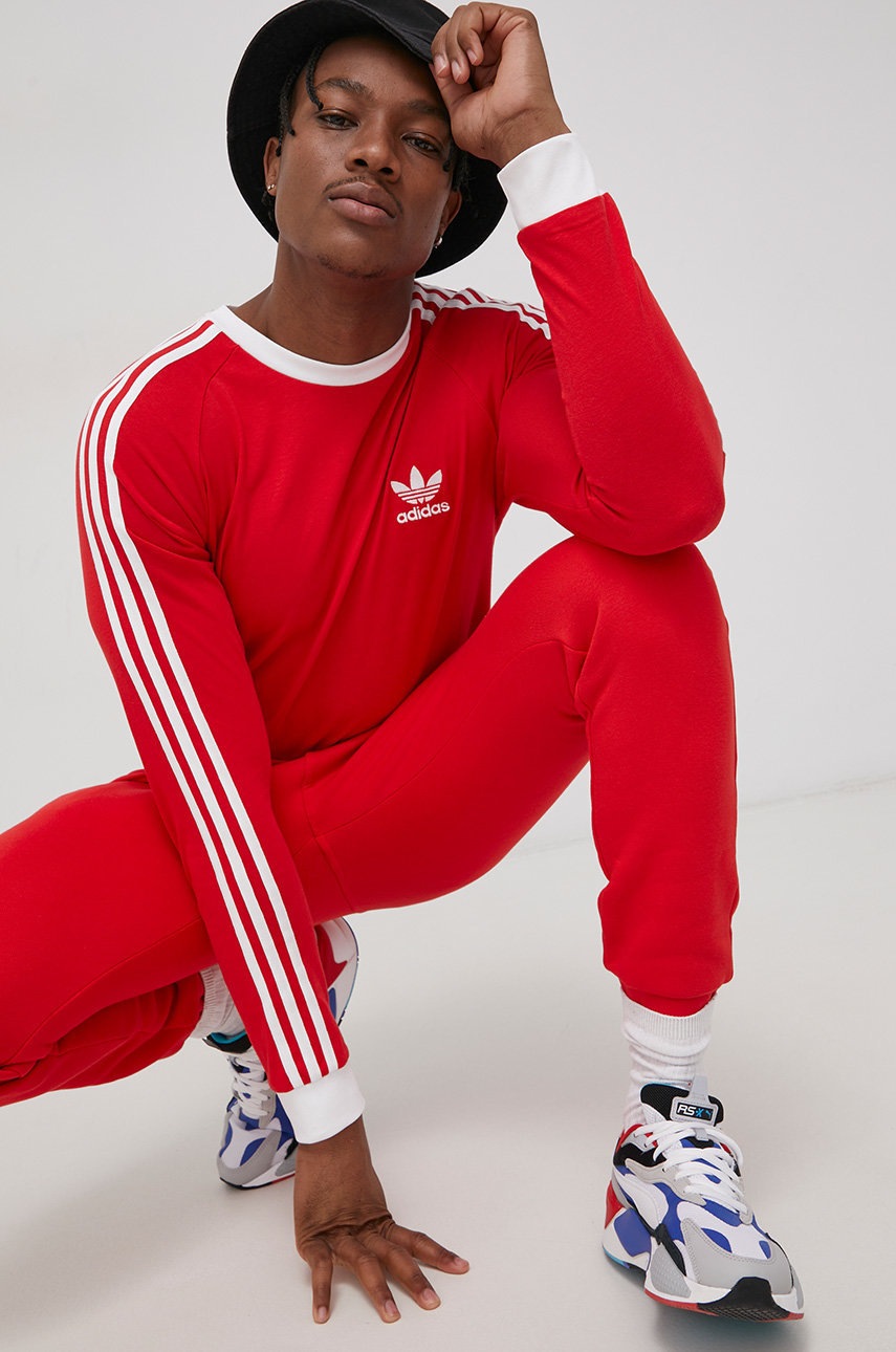 

Бавовняний лонгслів adidas Originals HE9532 колір червоний з аплікацією