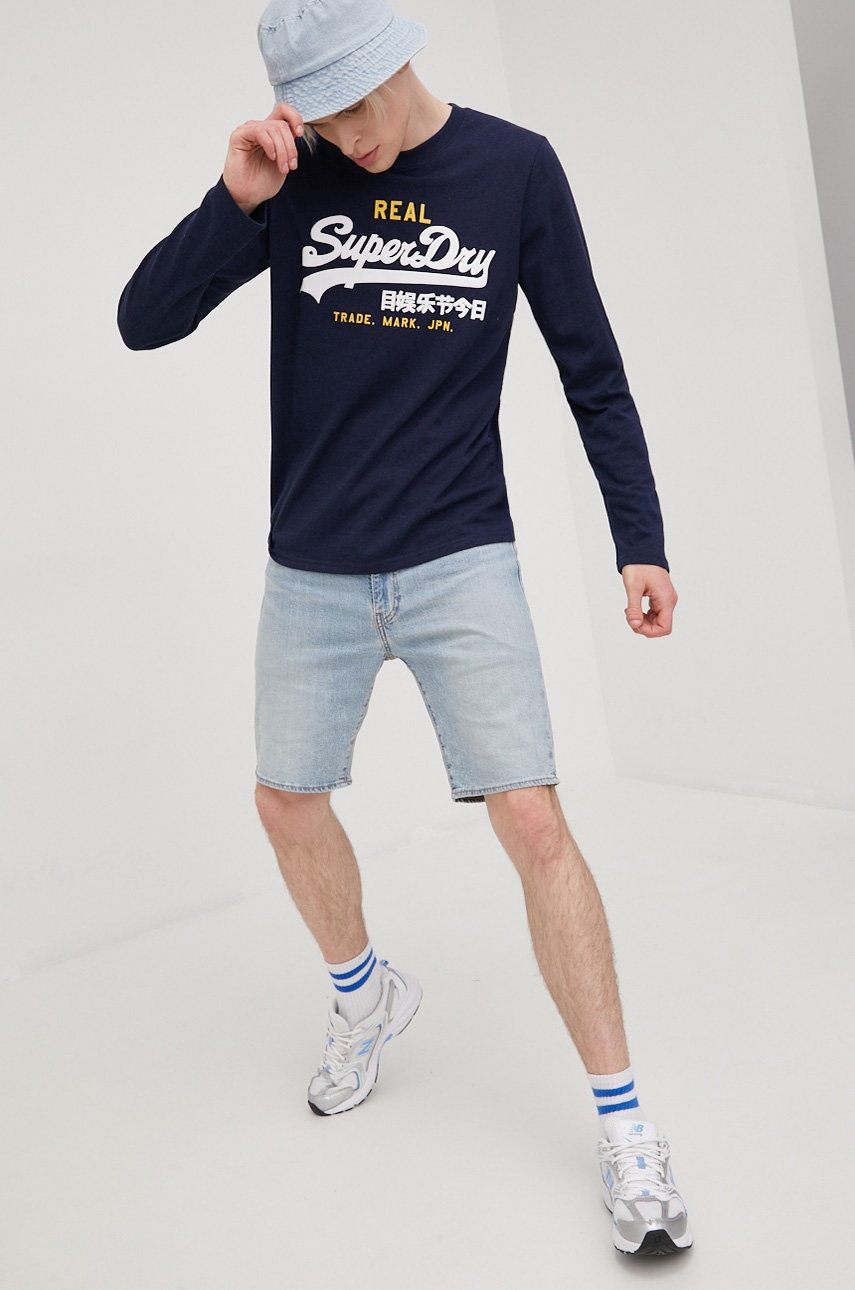 

Лонгслів Superdry чоловічий колір синій з принтом