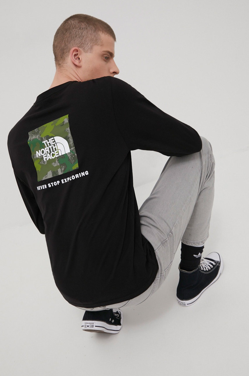 

Памучна блуза с дълги ръкави The North Face в черно с принт, Черен
