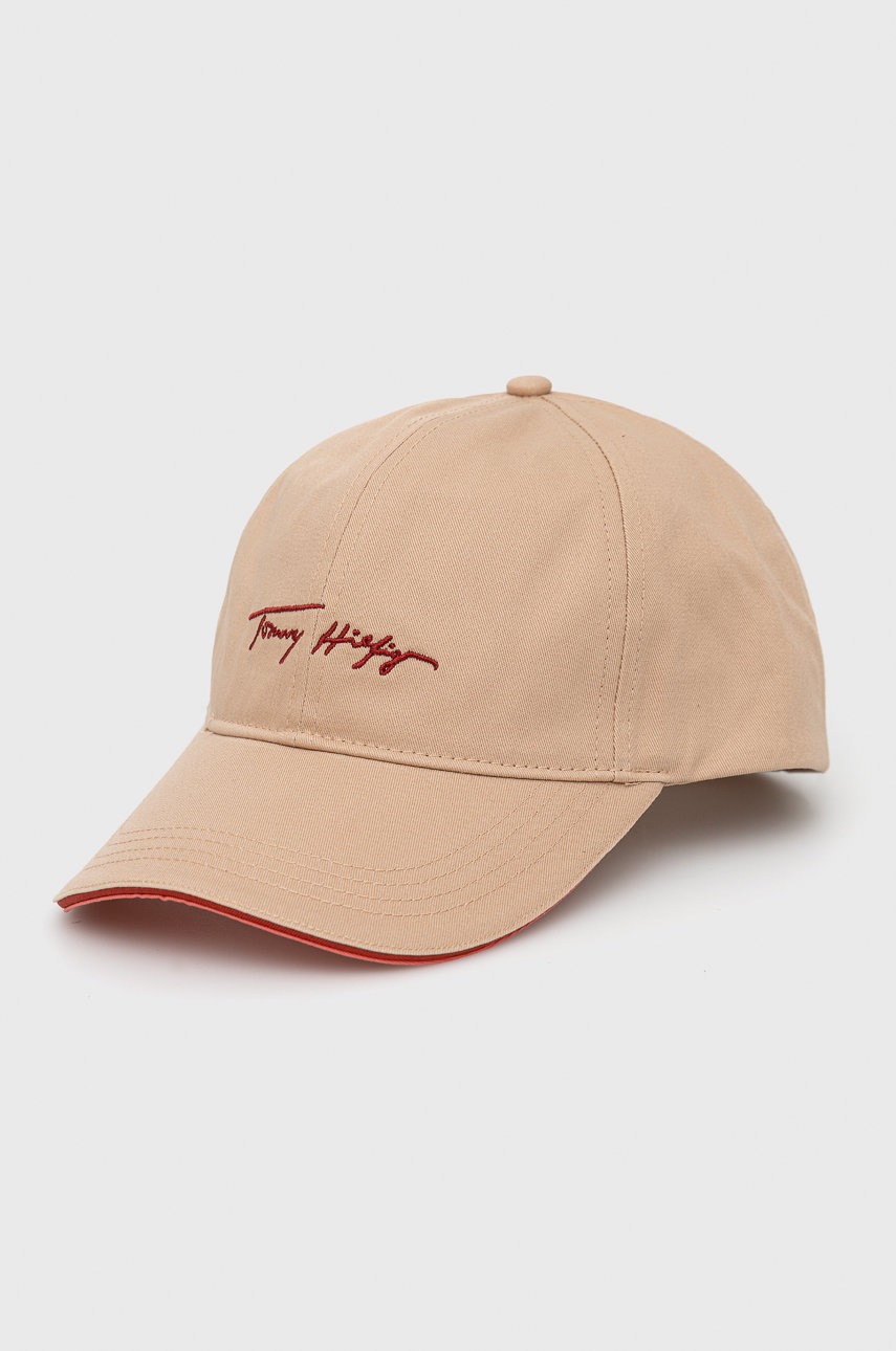 

Памучна шапка Tommy Hilfiger Iconic в бежово с апликация, Бежов