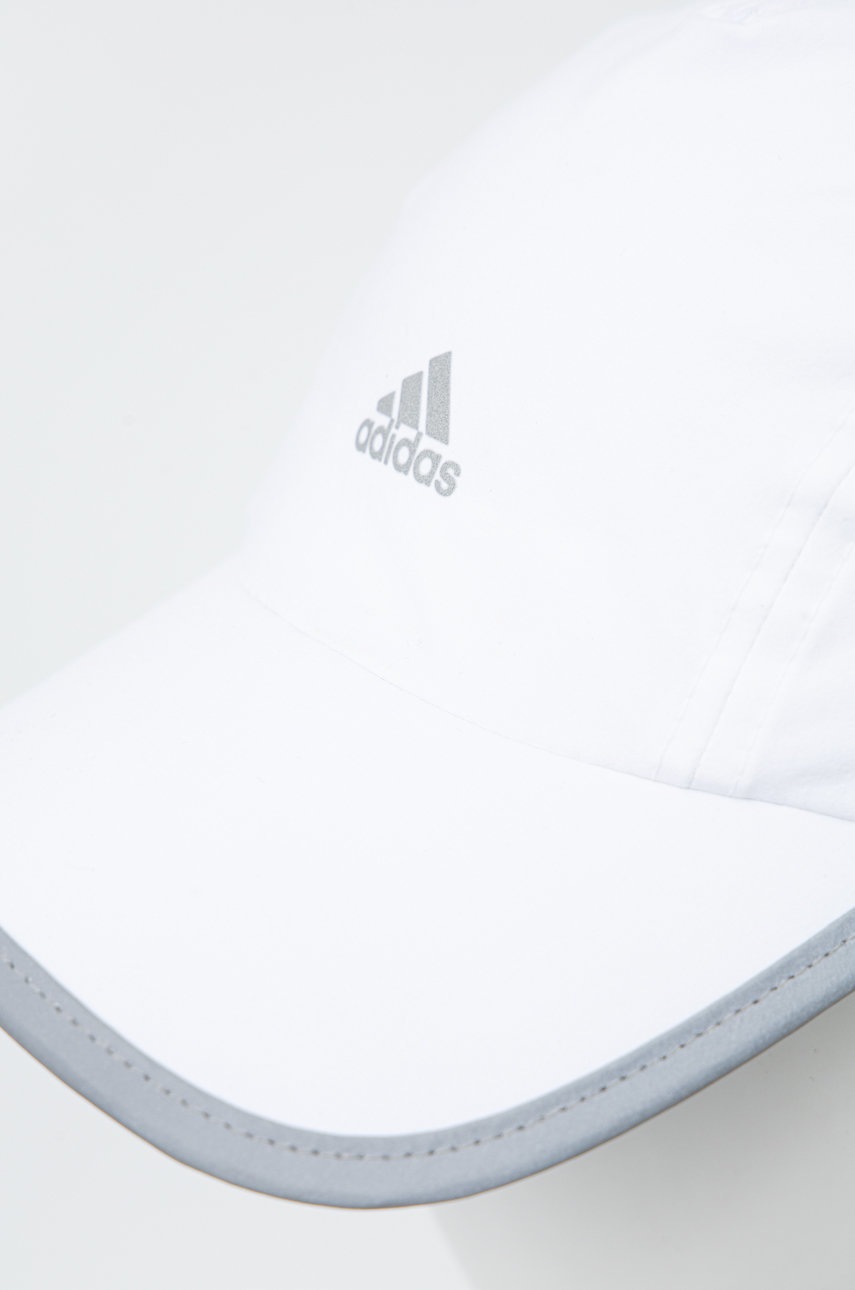 

Кепка adidas цвет белый с принтом