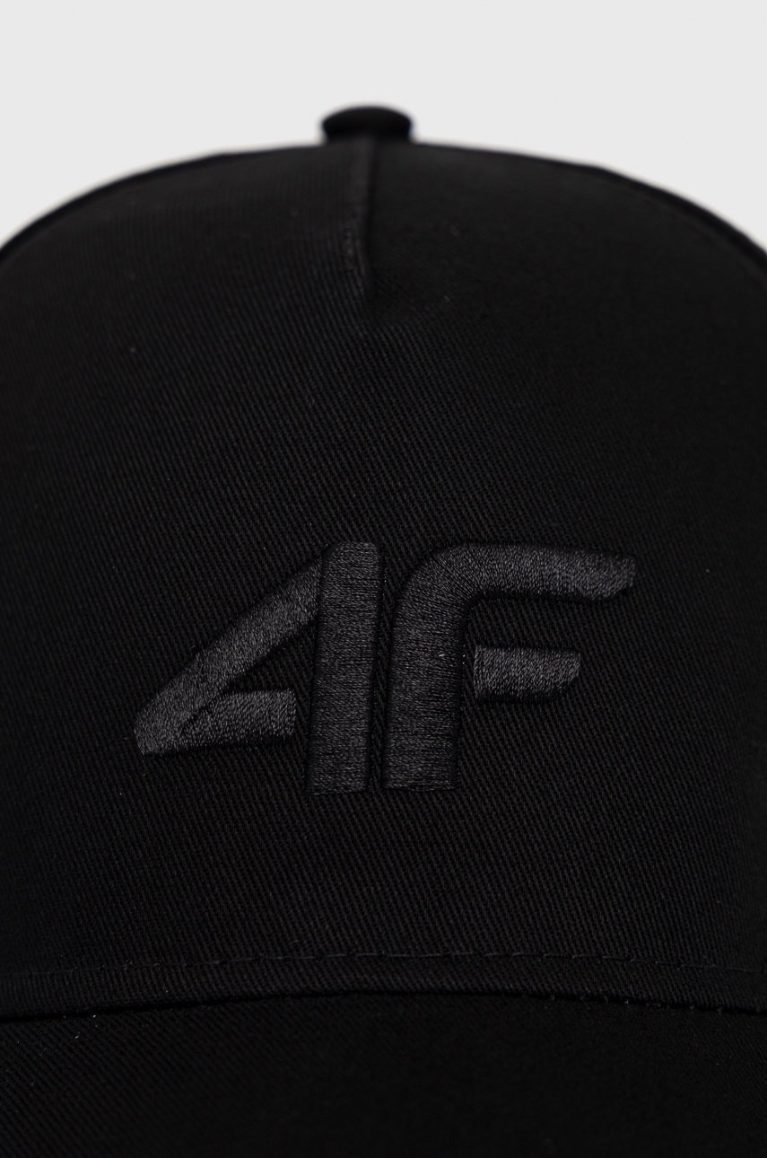 

Хлопковая кепка 4F цвет чёрный с аппликацией