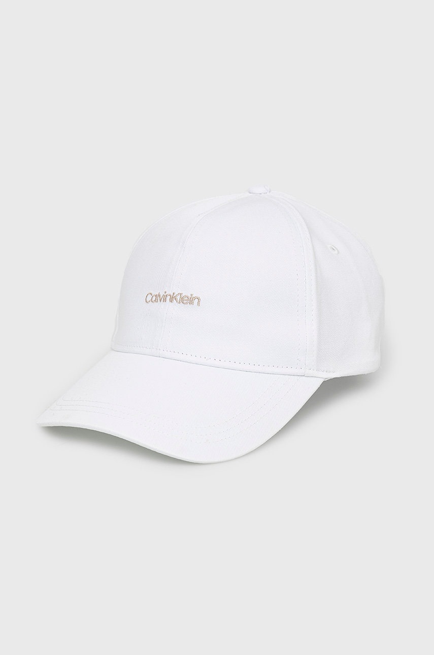 

Шапка Calvin Klein в бяло с изчистен дизайн, Бял