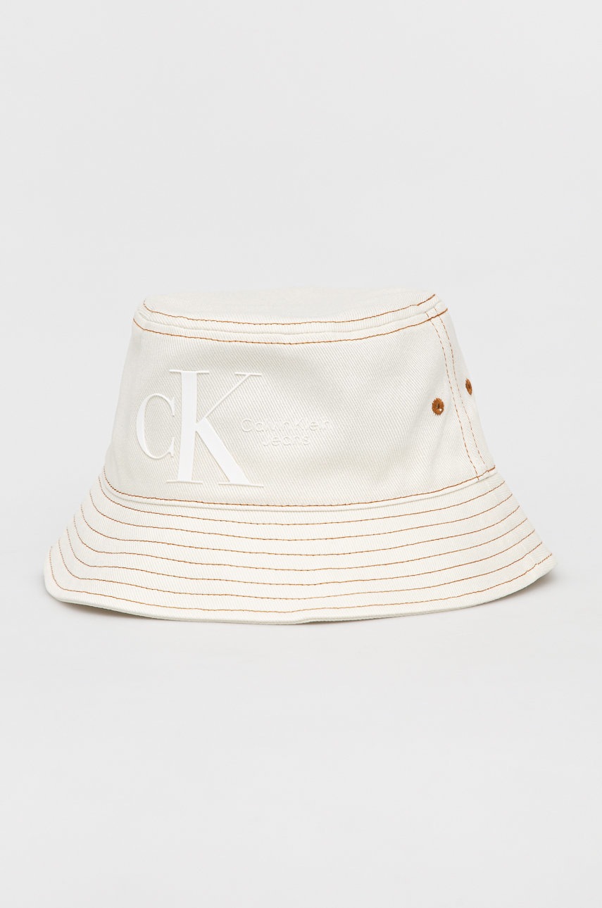

Памучна капела Calvin Klein в бежово от памук, Бежов