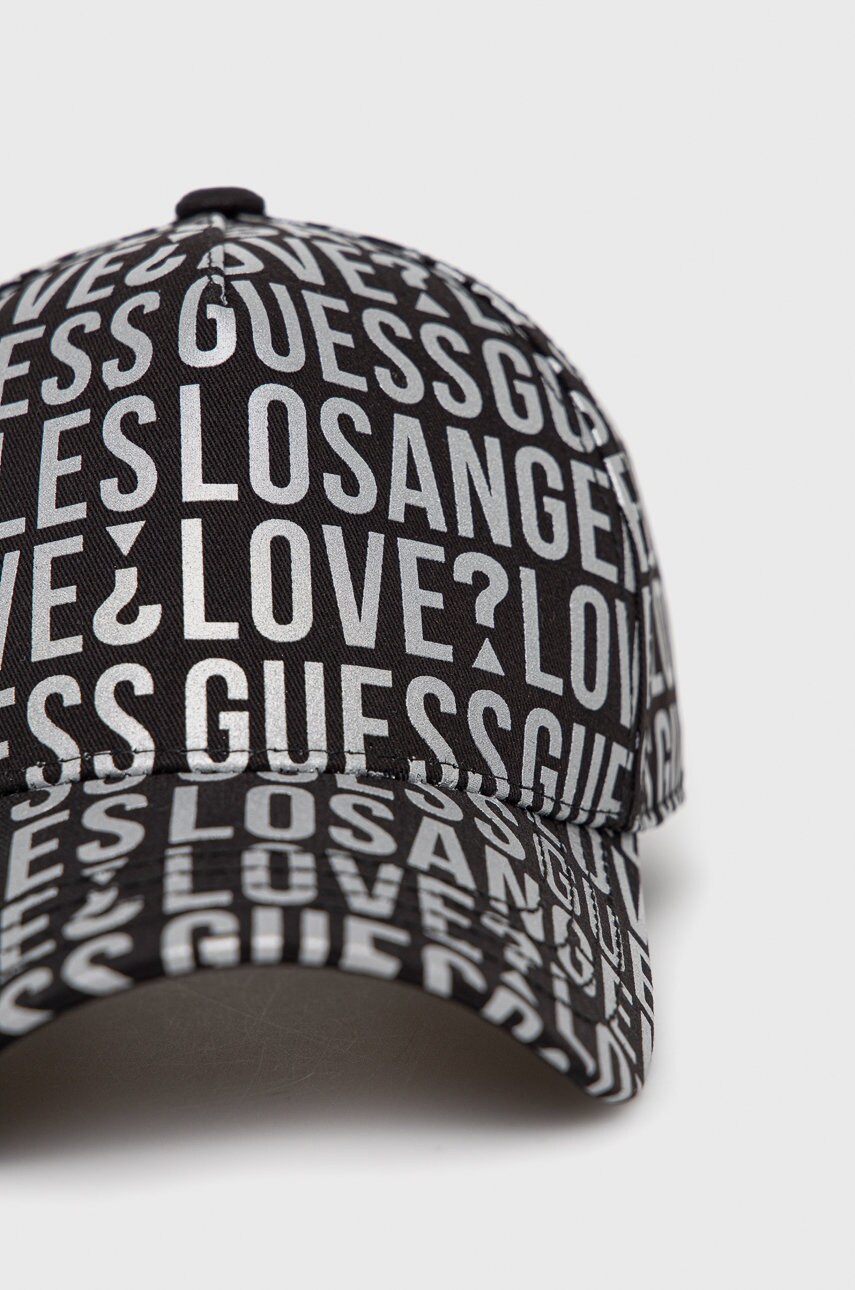 

Детская хлопковая кепка Guess цвет чёрный с узором
