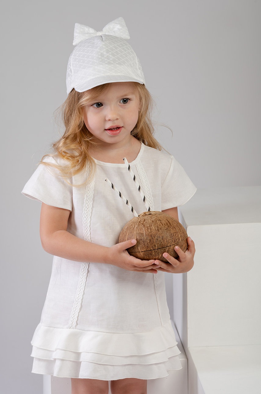 

Детска шапка Jamiks в бежово с апликация, Бежов