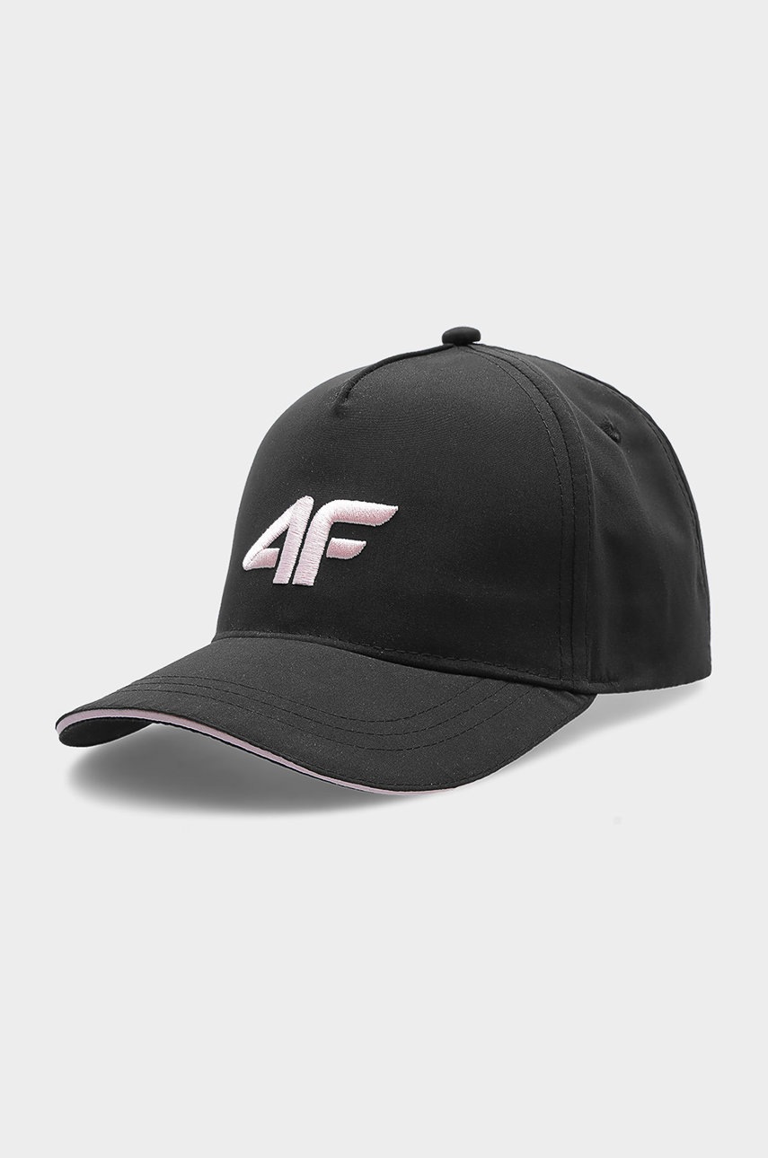 

Детска шапка 4F в черно с апликация, Черен