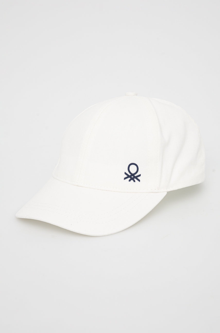 

Детска памучна шапка United Colors of Benetton в бяло с изчистен дизайн, Бял