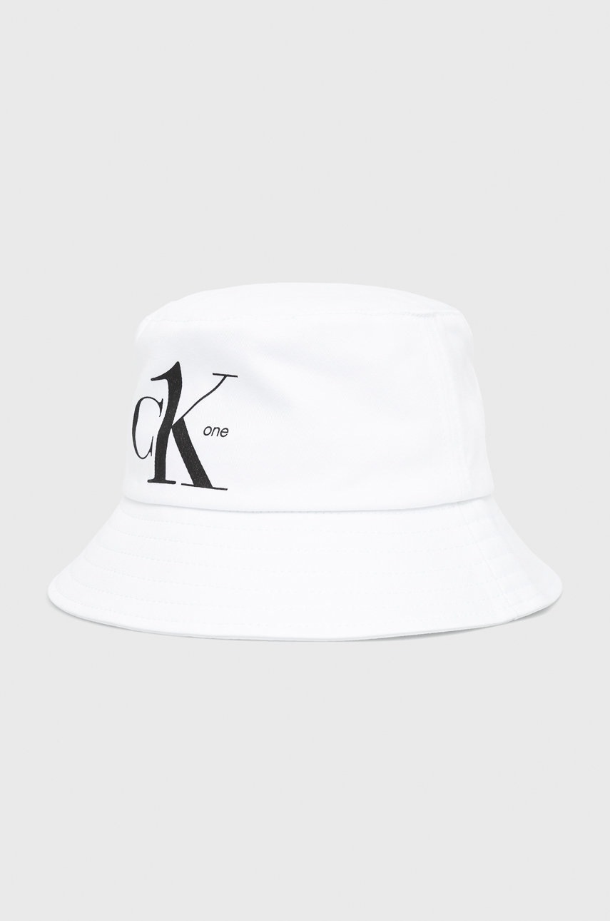 

Детска капела Calvin Klein Jeans в бяло, Бял