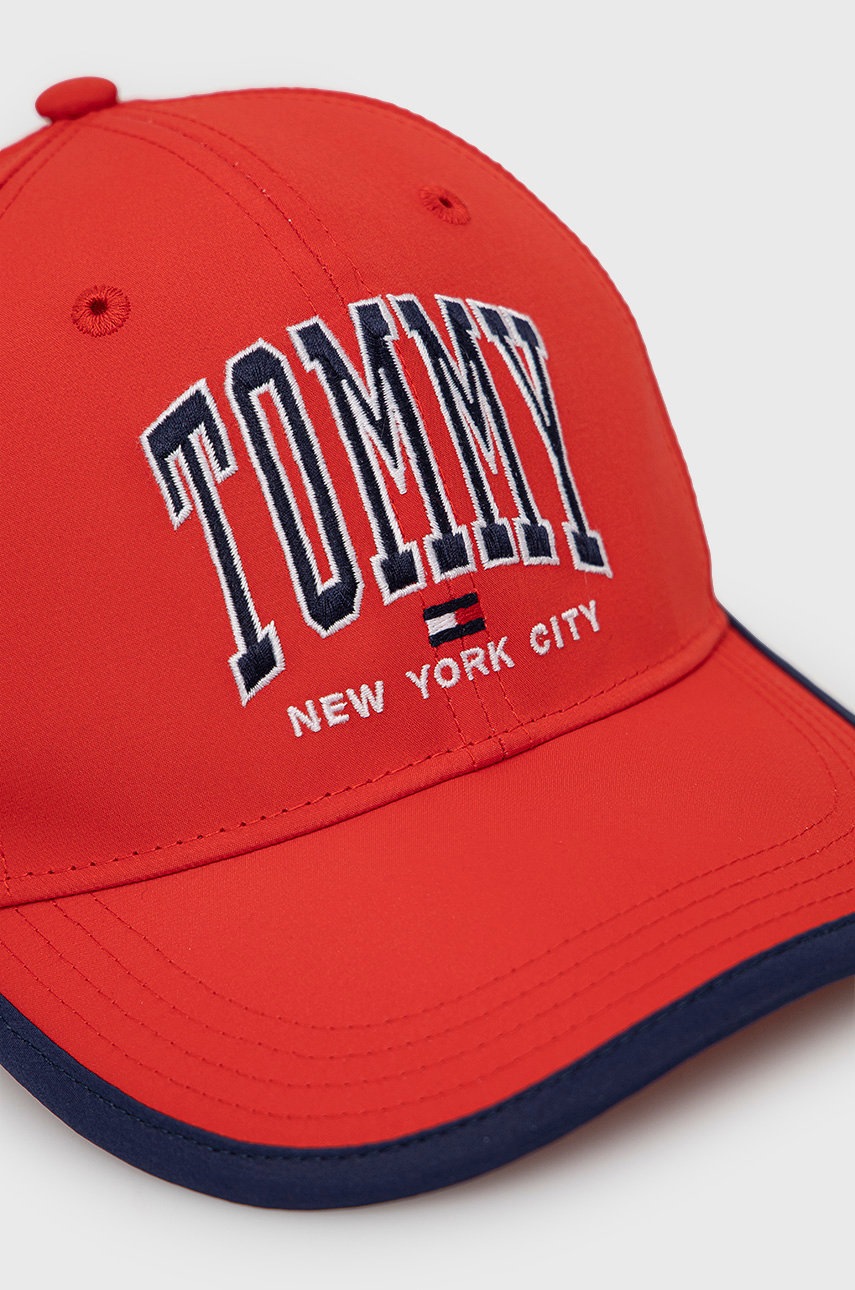 

Дитяча кепка Tommy Hilfiger колір червоний з аплікацією