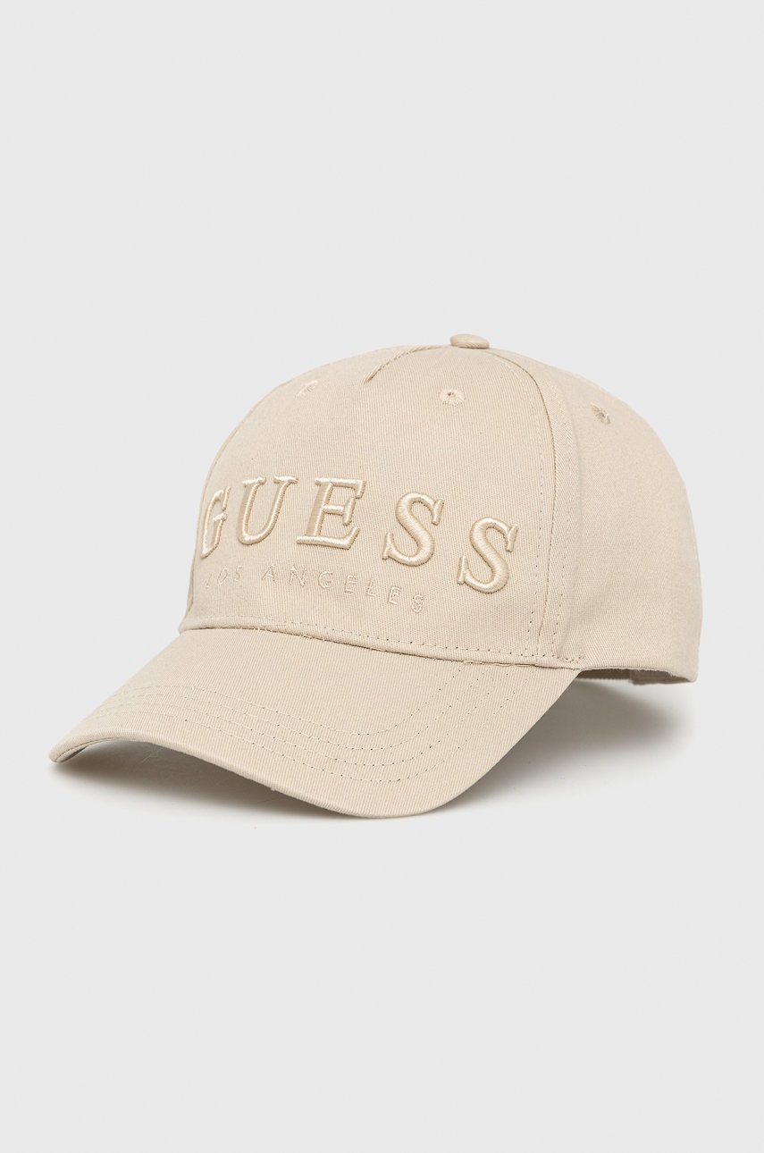 

Шапка с козирка Guess в бежово с десен, Бежов