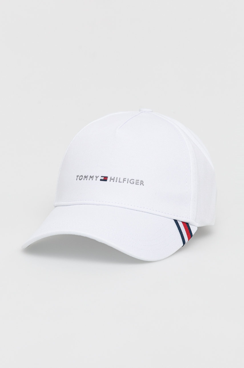 

Памучна шапка Tommy Hilfiger 1985 в бяло с апликация, Бял