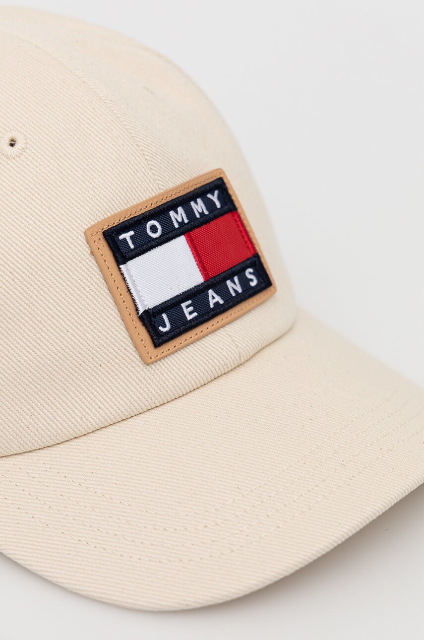

Кепка Tommy Jeans колір бежевий з аплікацією