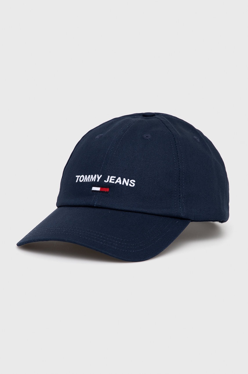 

Памучна шапка Tommy Jeans в тъмносиньо с апликация, Тъмносин
